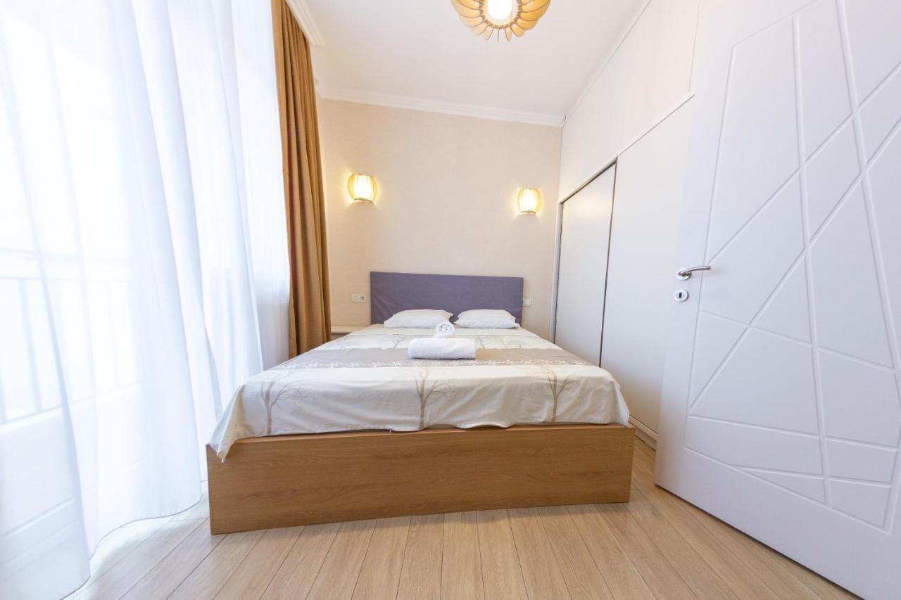 5 Apartment In One Boulding - Near Stadium 巴统 外观 照片