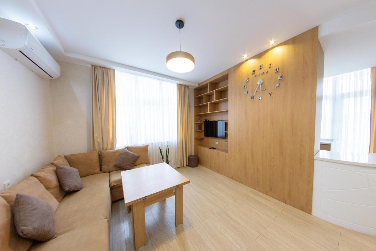 5 Apartment In One Boulding - Near Stadium 巴统 外观 照片
