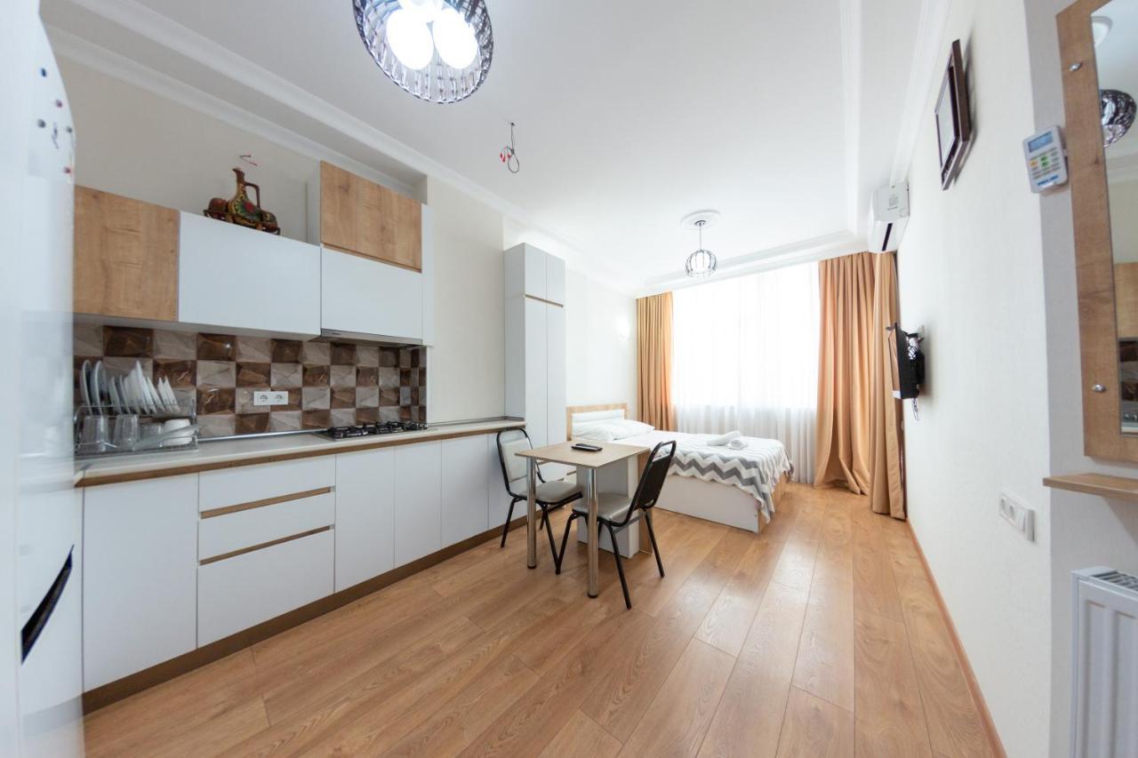 5 Apartment In One Boulding - Near Stadium 巴统 外观 照片