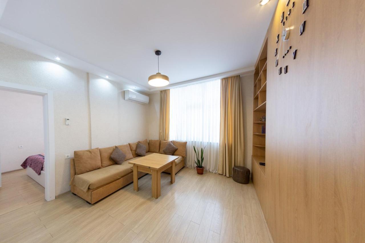 5 Apartment In One Boulding - Near Stadium 巴统 外观 照片