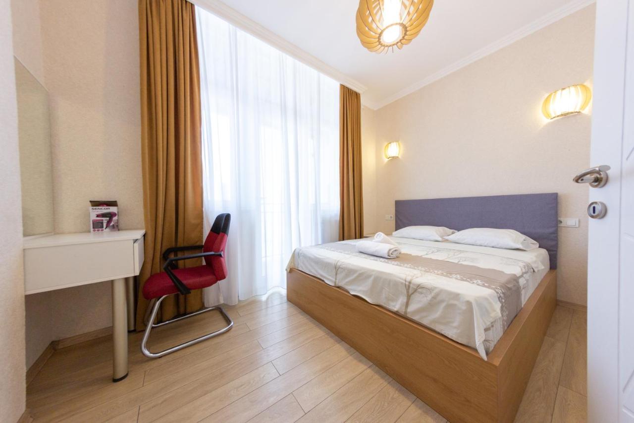 5 Apartment In One Boulding - Near Stadium 巴统 外观 照片