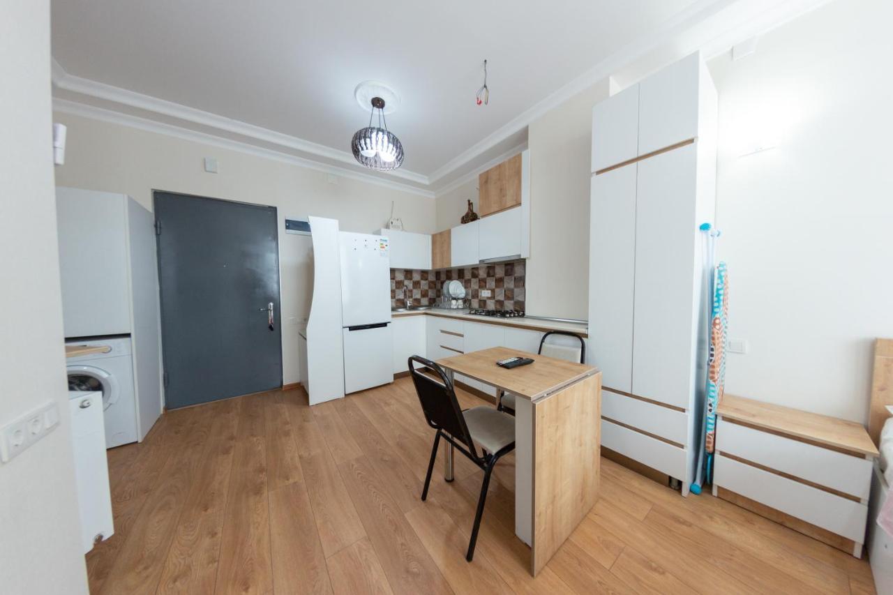 5 Apartment In One Boulding - Near Stadium 巴统 外观 照片