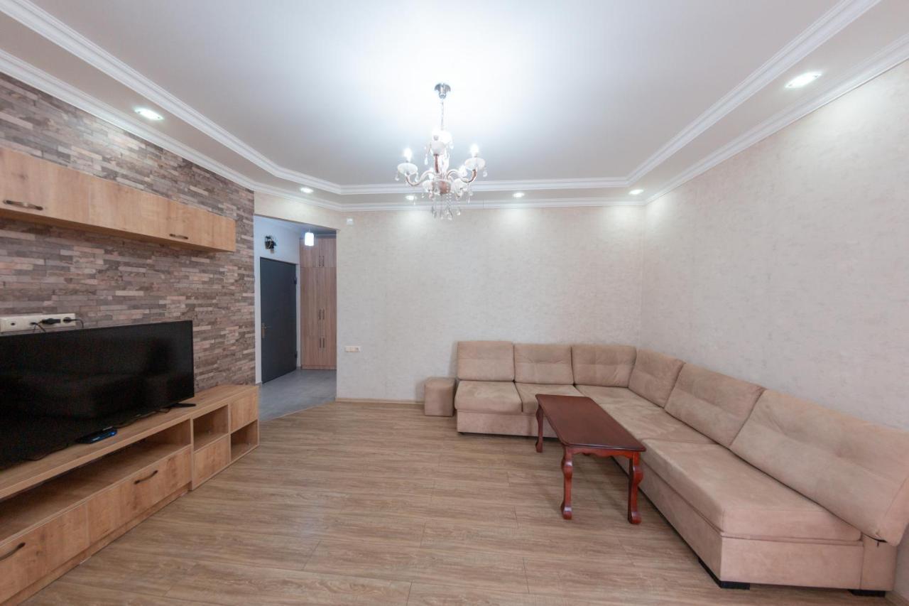 5 Apartment In One Boulding - Near Stadium 巴统 外观 照片