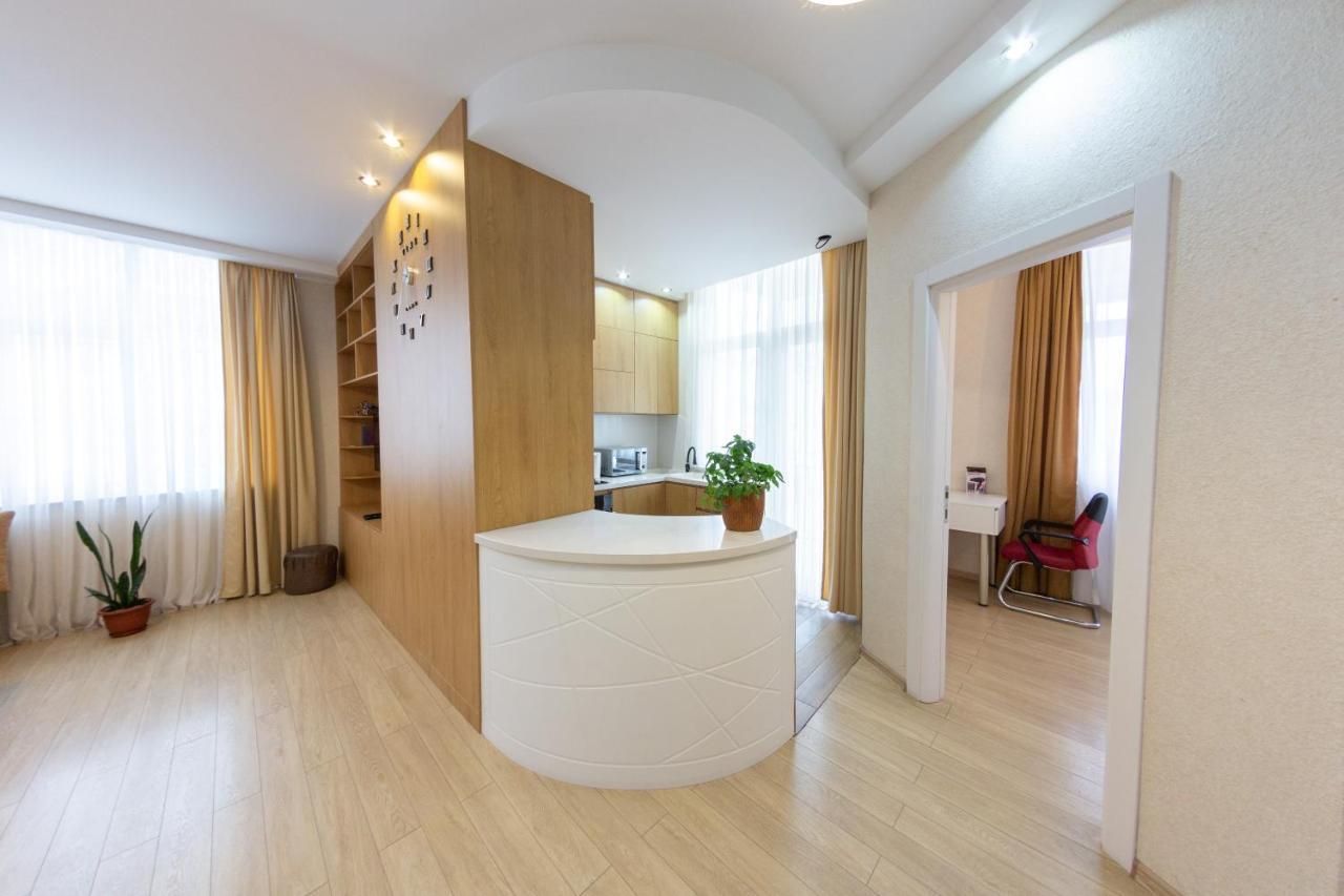 5 Apartment In One Boulding - Near Stadium 巴统 外观 照片