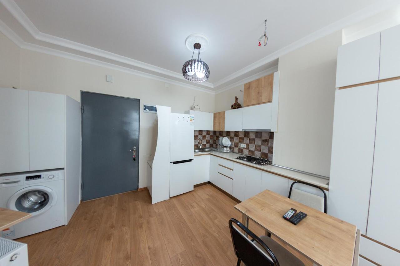 5 Apartment In One Boulding - Near Stadium 巴统 外观 照片