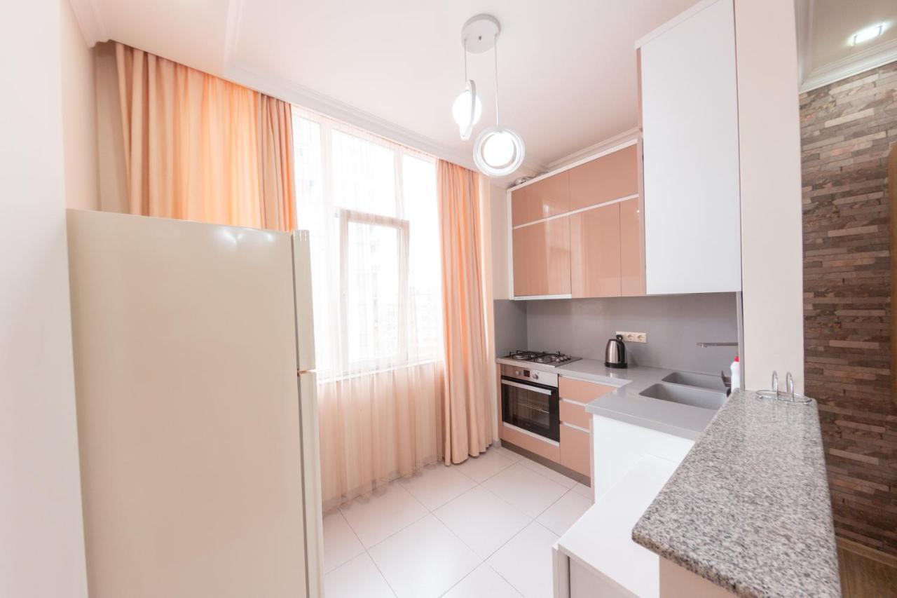 5 Apartment In One Boulding - Near Stadium 巴统 外观 照片