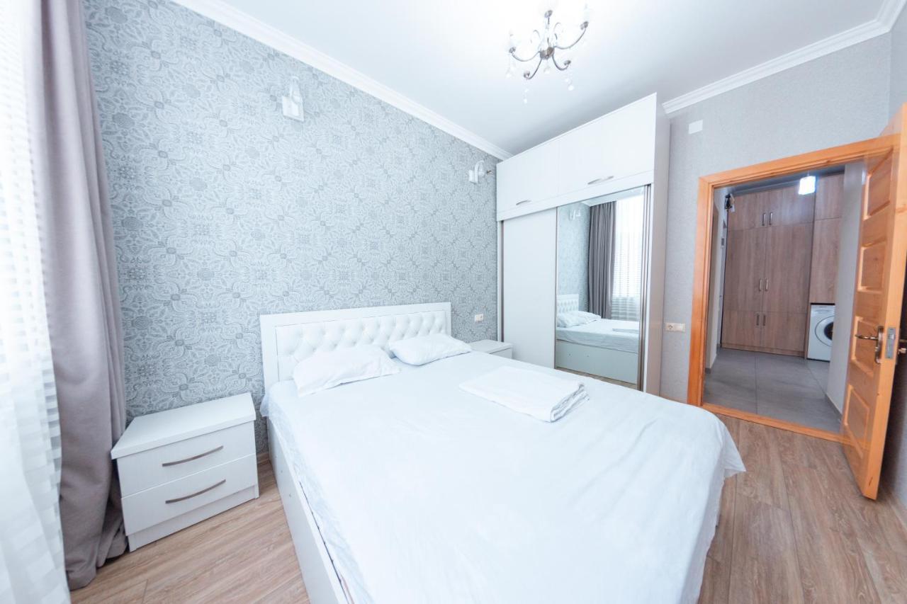 5 Apartment In One Boulding - Near Stadium 巴统 外观 照片