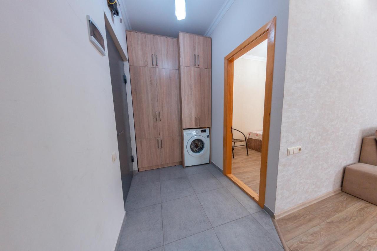 5 Apartment In One Boulding - Near Stadium 巴统 外观 照片